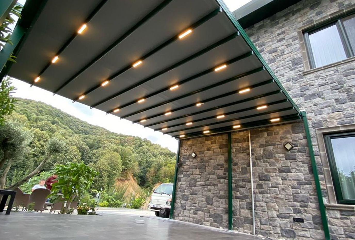 Área externa com controle solar e ventilação